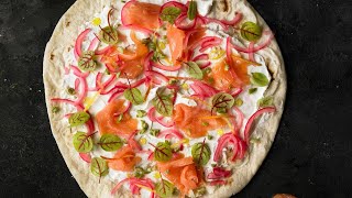 Recette  Pizza saumon fumé crème fraîche [upl. by Savage]