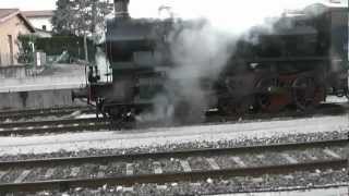 Locomotiva Vapore Gr 740 038 a Bassano spurgo acqua dai cilindri e slittamento ruote HDmpg [upl. by Innoc]