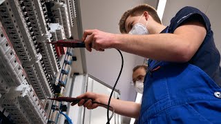 TiefbaufacharbeiterGleisbauer und Elektroanlagenmonteur  Deine Ausbildung in TeltowFläming [upl. by Drwde109]