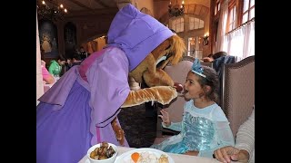 COMER CON PRINCESAS EN DISNEYLAND PARIS  Auberge de Cendrillon [upl. by Oby77]