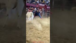 JARIPEO EXTREMO LEONCITO DE MORELIA VS TORO EL OSO POLAR💯🔥 jaripeo shorts [upl. by Fevre225]