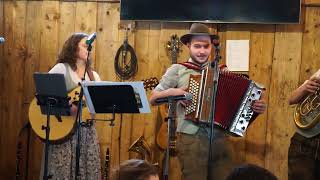 Familienmusik Freund mit Benedikt  Weil i di liab hob Die jungen Rodltaler [upl. by Nairim]