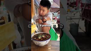 Ele Não Tem As Mãos Para Comer No Restaurante 😨 shorts emocionante interessante [upl. by Name]