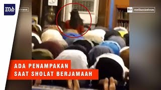 Heboh Di Malaysia Ada Penampakan Sosok Saat Sholat [upl. by Ijok]