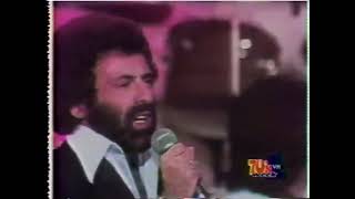 Frankie Valli Sings Swearin To god amp Can’t Get You Off My MInd Hosting New Years Rockin Eve 1976 [upl. by Crowe]