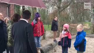 Niedersachsens Kultusminister besucht Grundschule in Tettens [upl. by Ttayh]