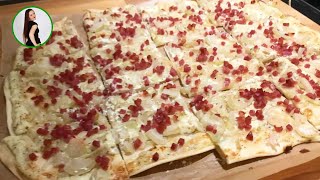 Knuspriger Flammkuchen Elsässer Art  Schnell und Einfach  Flammkuchenteig Grundrezept [upl. by Aihsi666]