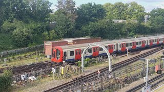 Fantastic view District Line train arriving at Ealing Broadway [upl. by Geiger195]