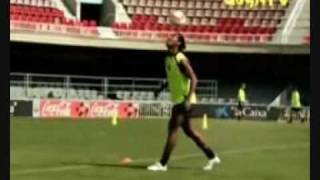 Freestyle Battle  Gennaro Gattuso vs Ronaldinho [upl. by Berni510]