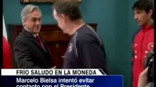 El incómodo momento entre Bielsa y Piñera [upl. by Kacey]