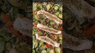 Salmón al horno con verduras [upl. by Nagel]