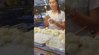 Can You Eat Raw Mangosteen Beautiful Thai Lady Cutting Raw Mangosteen at Bangkok Night Market [upl. by Maeve]