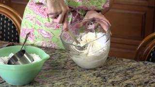 How to Make Homemade Buttercream Icing Without a Mixer  Frosting amp Other Sweet Treats [upl. by Roybn]