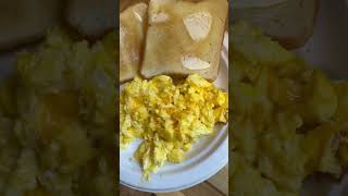 Huevos revueltos y tostadas❤️❤️🙏🙏 music loved [upl. by Aarika]