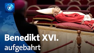 Trauer um Benedikt XVI Abschied von emeritierten Papst im Petersdom [upl. by Bean]