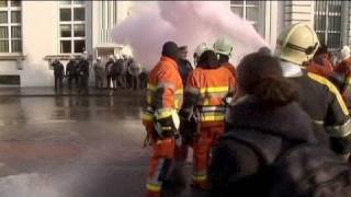 Bombeiros belgas quotregamquot sede do governo de Bruxelas [upl. by Shear]