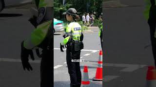 狐狸警官和兔子警官在一起工作 好可爱 谁会不喜欢两个小可爱一起很凶很凶的 兔子警官和狐狸警官 警察 police [upl. by Lennor]