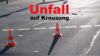 Hamburg Unfall auf Kreuzung 28032016 [upl. by Netniuq]