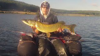 Pêche de 2 jolis brochets aux leurres en float tube sur le Lac de Charpal [upl. by Pierson971]