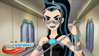 A Fuga  Episódio 302  DC Super Hero Girls [upl. by Annawad]