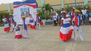 EN EL ACTO A FRANCISCO DEL ROSARIO SANCHEZ LOS ESTUDIANTES BAILANDO LA CANCIÓN quotEL FAROLITOquot [upl. by Tamiko]