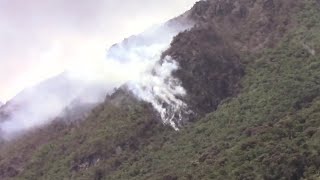 Incendio pone en peligro al Parque Nacional Cajas [upl. by Pelson503]