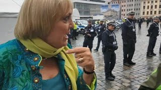 Dresden Claudia Roth und die quotHauabquotRufer [upl. by Nilok542]