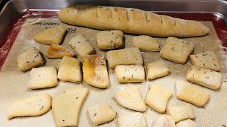 自分で乾パンを作ってみた【市販のピザ生地で超簡単】I made Hardtack with Trader Joes pizza dough Easy Army Biscuits 건빵 [upl. by Aimar]