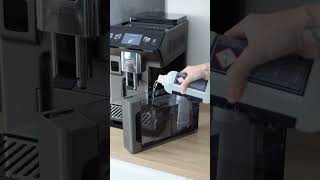 Comment utiliser le détartrant DeLonghi  delonghifrance coffee detartrage [upl. by Ylek56]