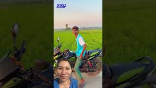 ঘাড়িটা কার funny comedyvideos comedyshorts [upl. by Ennirok]