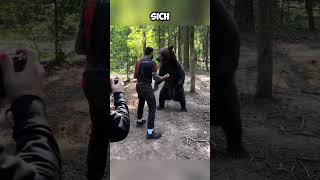 Dieser Mann Trainiert Mit Einem Bären 🐻 youtubeshorts shortsvideo [upl. by Airdnahc]