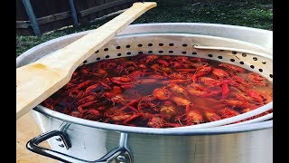 How to boil crawfish stepbystep Louisiana Cajun crawfish boil tutorial [upl. by Skye]