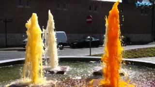 Fontein spuit weer oranje water [upl. by Eliseo]