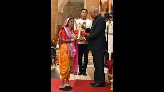 President Kovind presents Nari Shakti Puraskar to Ushaben Dineshbhai Vasava [upl. by Gawen]