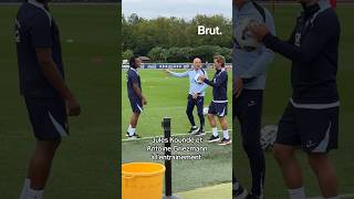 Jules Koundé et Antoine Griezmann à l’entraînement avant le match FranceItalie en Ligue des nations [upl. by Nyrmac]