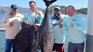 Gaffing a Yellowfin Tuna [upl. by Airdnas]