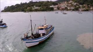 Barcos de pesca em Governador Celso RamosSC [upl. by Aleras]