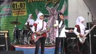 TROUBLE IS A FRIEND Band Cewek MAN Keboan 2011 [upl. by Annazus]