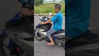 Budak baru belajar naik motor [upl. by Eupheemia]