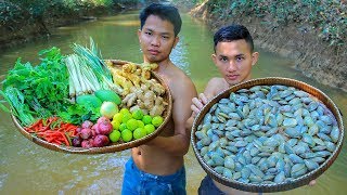 Cooking Yummy Fried Flower Clams Recipe on the River  Eating Delicious [upl. by Kaitlyn]