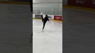 1S  эффектный выезд😂 фигурноекатание edea edeaskates figureskating iceskating растяжка хоба [upl. by Nyssa]