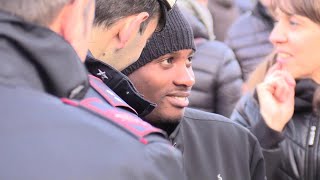 Melegnano in piazza cè anche Bakary Il padre quotQui in paese lui si sente bene accoltoquot [upl. by Yregerg]