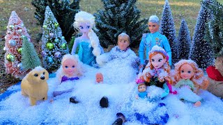 2022 Happy new year  Elsa amp Anna toddlers  snow playing [upl. by Loise550]