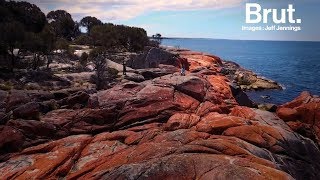 Tasmanie  les roches oranges de la quotBay of firesquot [upl. by Eylrahc]