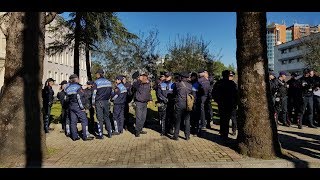 Protesta e opozitës FNSH dhe RENEA me autoblind rreth kryeministrisë [upl. by Acirat817]