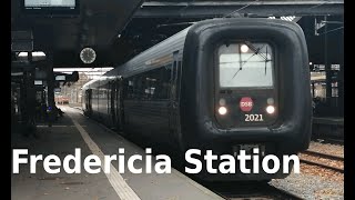 Tog i Fredericia  Trains at Fredericia IR4  IC3 Sammenkobling [upl. by Nahtannoj]