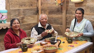 Siguen las lluvias conciento a mis suegros con unos sopes con nopales no puede faltar el queso [upl. by Arakaj]