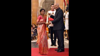 President Kovind presents Nari Shakti Puraskar to Kamal Kumbhar [upl. by Bow]