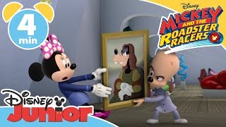 Magical Moments  Topolino e gli amici del Rally  Lautomobile doro rubata  Disney Junior Italia [upl. by Caylor703]