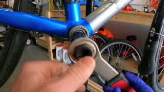 Replacing the bottom bracket on my Trek FX2 [upl. by Mellins]